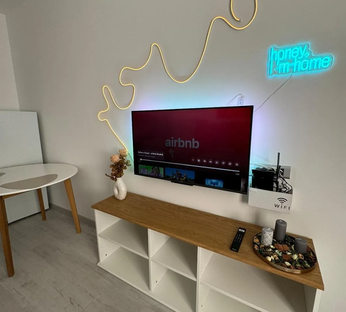 Modern Studio, Close To Everything Boekarest